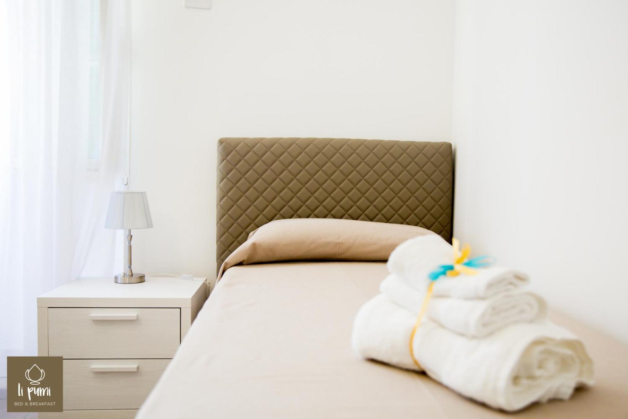 Bed and Breakfast Li Pumi Alliste Zimmer foto
