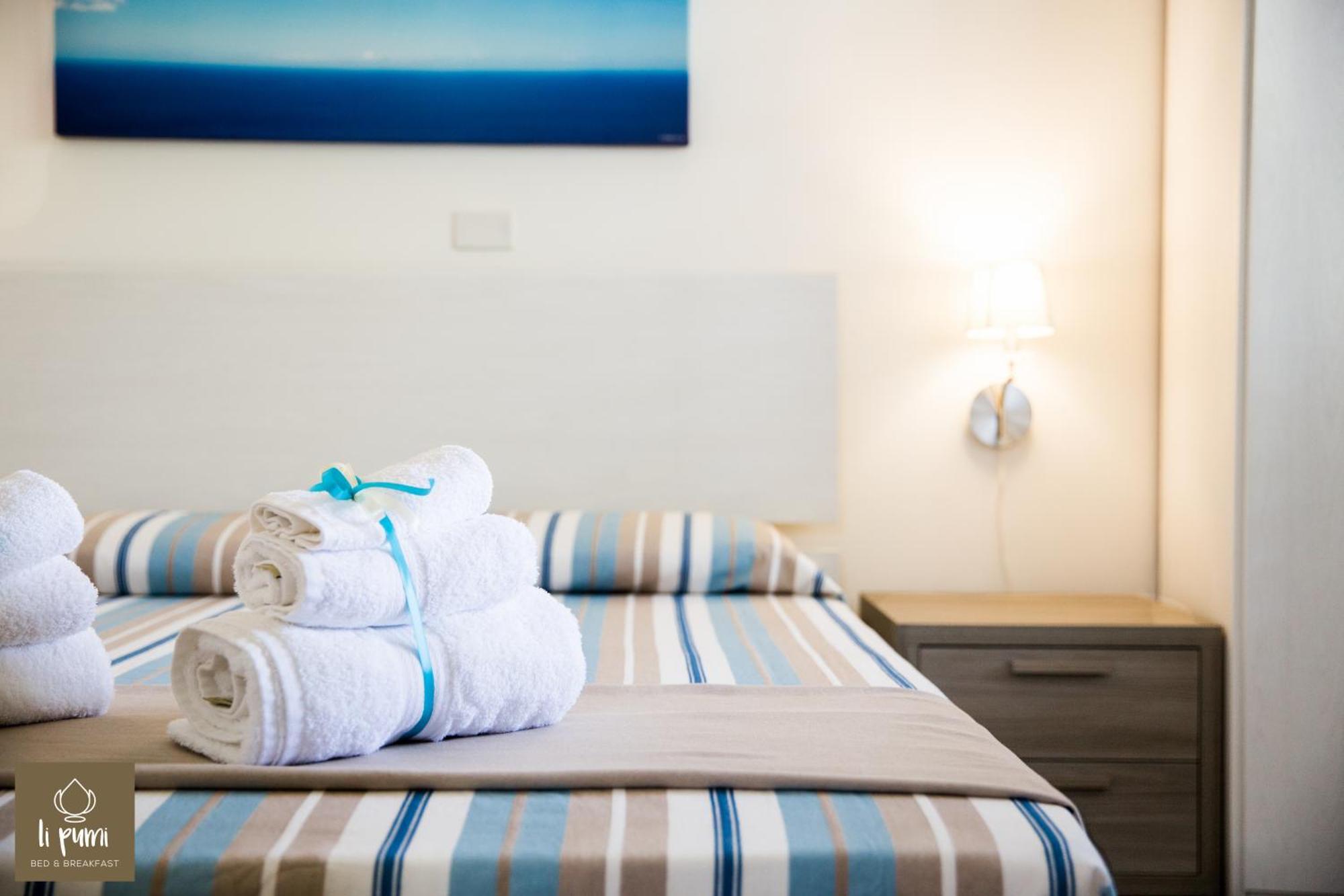 Bed and Breakfast Li Pumi Alliste Zimmer foto