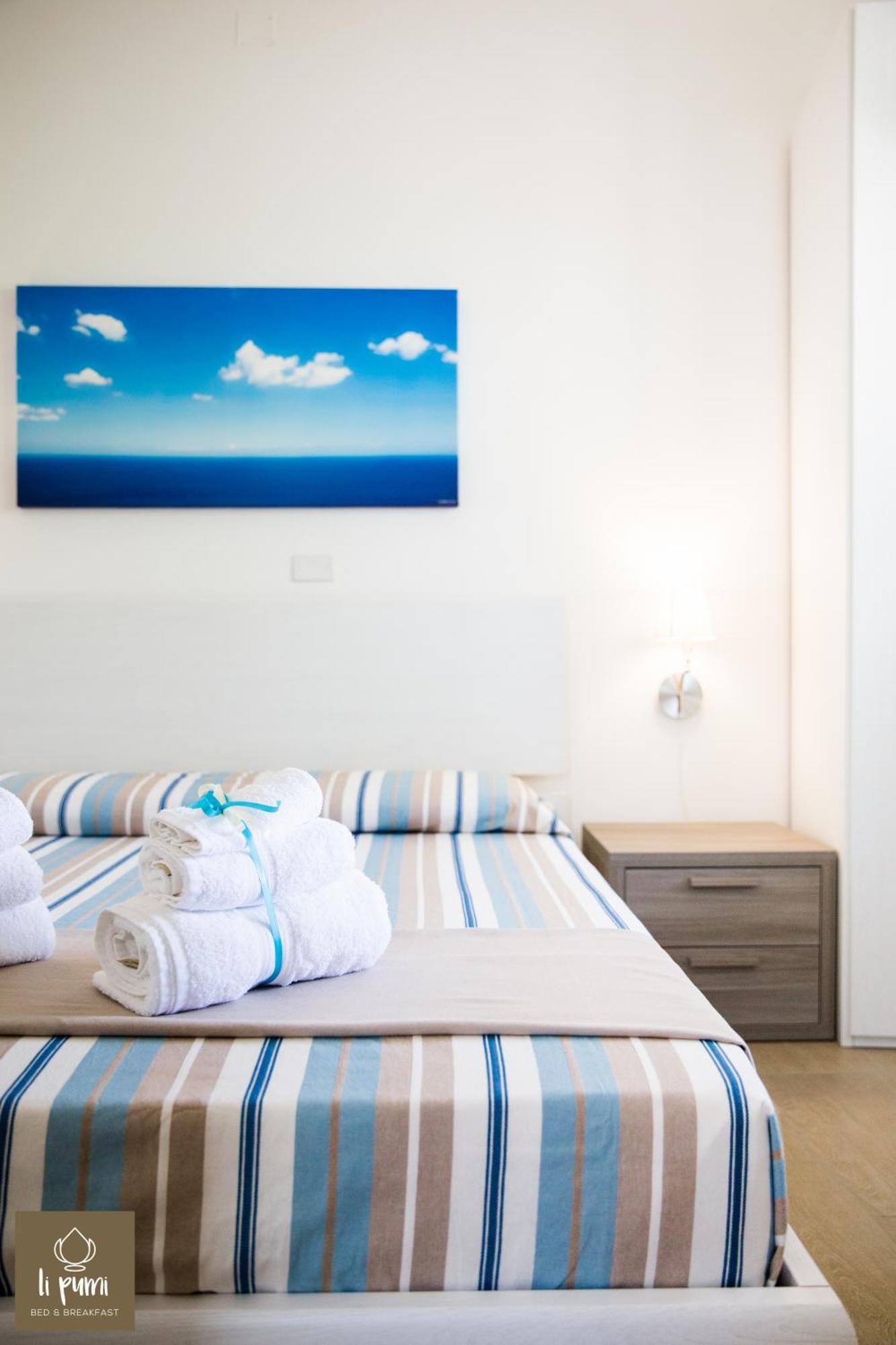Bed and Breakfast Li Pumi Alliste Zimmer foto