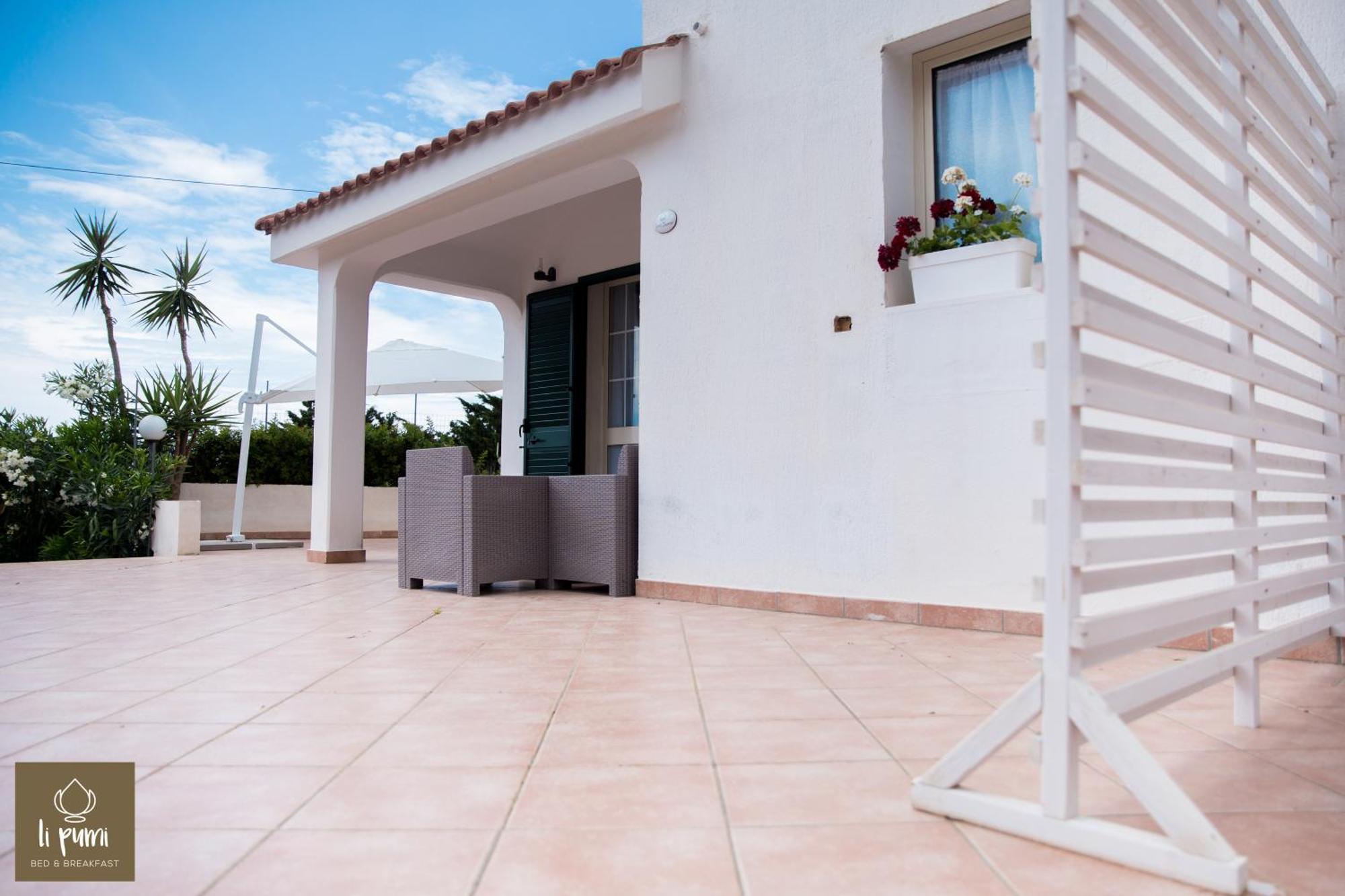 Bed and Breakfast Li Pumi Alliste Exterior foto
